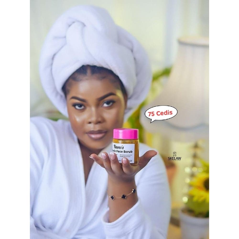 Navee's Turmeric Face Scrub